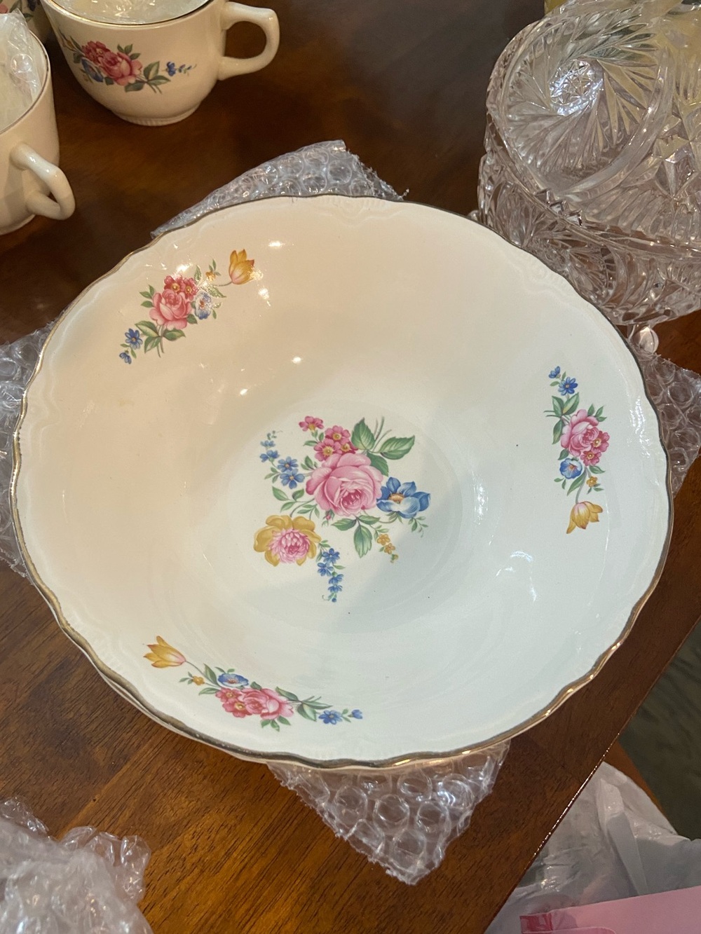 Scio Hazel Elegant Floral 5.25”
Dessert Bowl - Cream with Pink & Yellow Roses